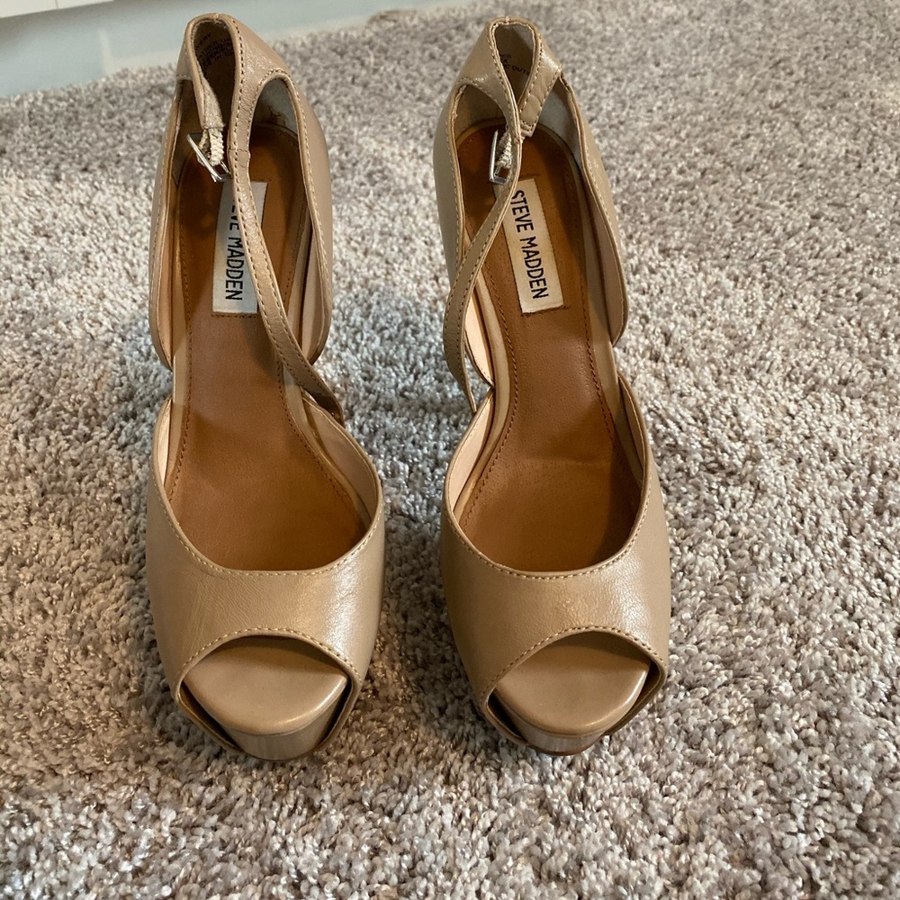 Steve madden nude pumps